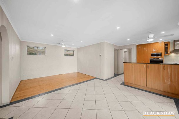 Spacious Family Home in a Quiet McKellar Cul-de-Sac - Photo 1