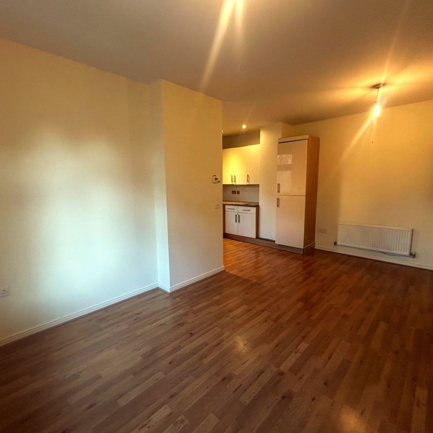 Lockhart Road, Watford - Photo 1