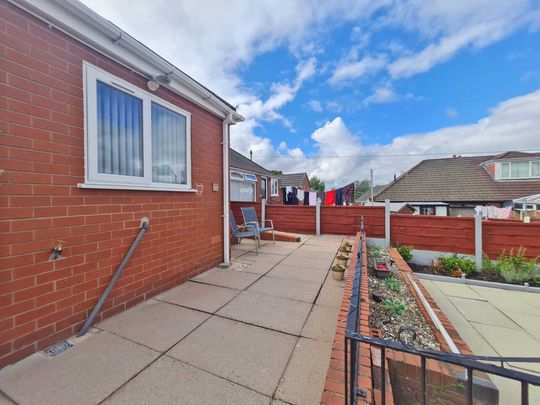 Carlton Way, Royton - Photo 1