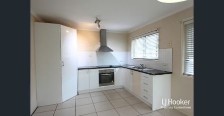 3 BEDROOM RESIDENCE IN PRIME LOCATION - Photo 3