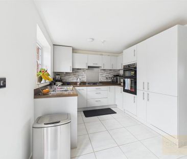 3 bedroom semi-detached house to rent - Photo 3