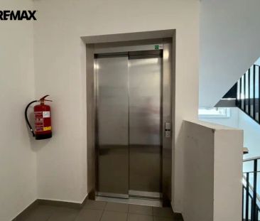 Exkluzivně nabízím pronájem bytu 1+kk/lodžie/sklep, který je uprave... - Photo 4
