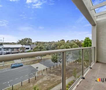 Updated 3 Bedroom Apartment - Photo 4