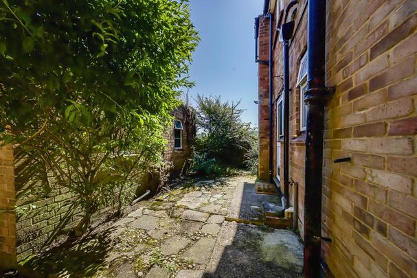 2 bedroom ground floor maisonette to rent - Photo 1