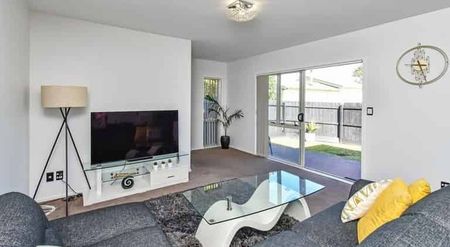 Charming 3-Bedroom Home in Papatoetoe - Photo 3