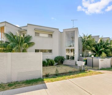 Stylish Modern Apartment in Great Location - Photo 5