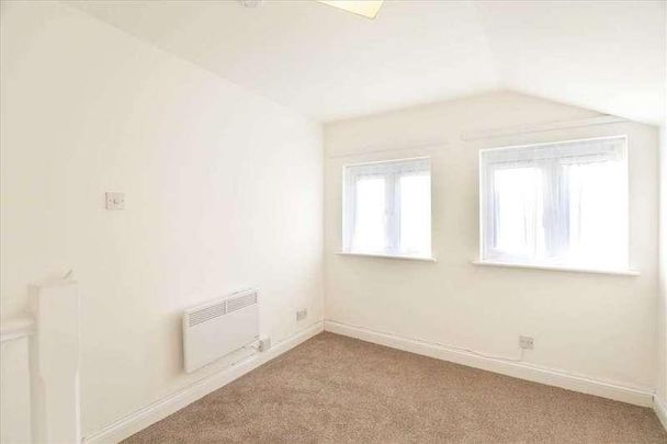 High Street, Burton Latimer, NN15 - Photo 1