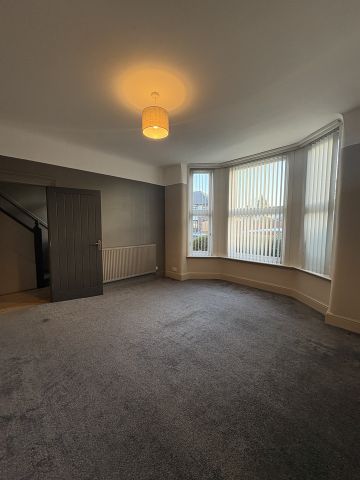 4 Bed Semi-Detached House, Woodchurch Lane, CH42 - Photo 2