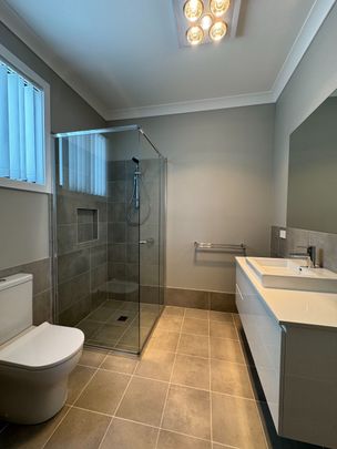 Coastal 4 Bedroom - 3.5 Bathroom - Stunning New Build - Ducted Air Con - Photo 1