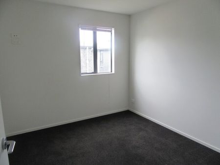 WALTHAM – 2 BED/2 BATH MODERN APARTMENT - Photo 3