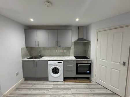 Price £1,150 pcm - Available Now - Unfurnished - Photo 4