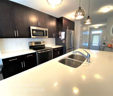 BEAUTIFUL 3 BED, 2.5 BATH, 2 STOREY DUPLEX, W/AN ATTACHED SNGL GARA... - Photo 4