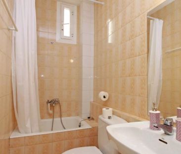 Ideal room with chest of drawers in 8-bedroom apartment, Barri Gòtic - Foto 6