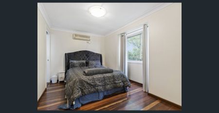 Free Standing Villa on a great location - Photo 4