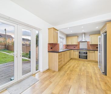 3 bedroom semi-detached house to rent - Photo 6