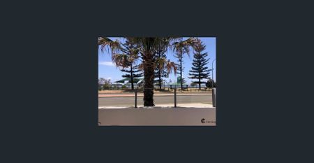 Spacious 2 Bedroom 2 Bathroom Apartment on Ground Floor! - Photo 2