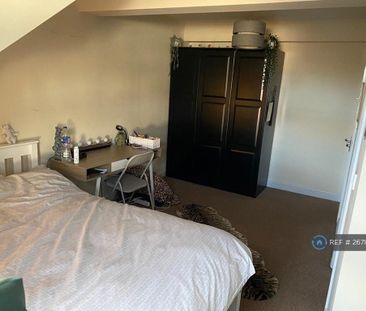 4 bedroom end of terrace house to rent - Photo 5