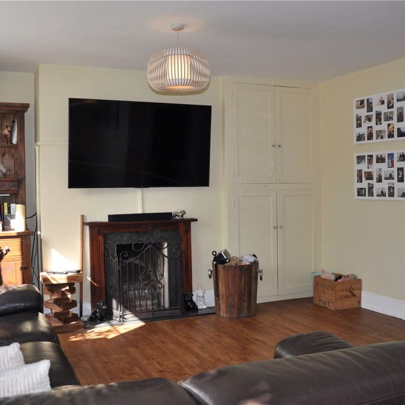 Semi detached cottage in a rural location to the south of Newbury, with garage and outhouse storage. - Photo 1