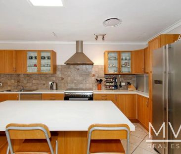“Stunning Family Home in Kardinya” - Photo 3