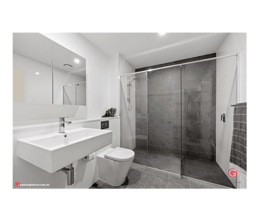 Stylish & Spacious 2 Bed 2 bath Apartment with Parking - Photo 5