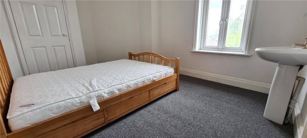 1 bedroom in a house share to rent - Photo 1