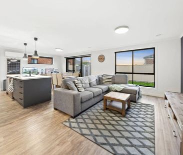 Beautifully Presented Family Home - Photo 5