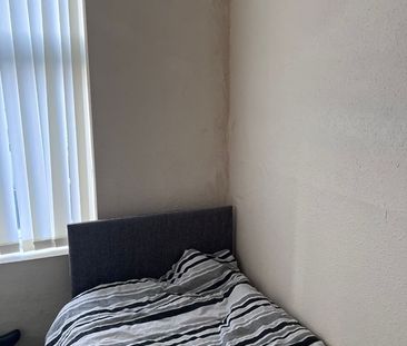 2 Bed Terraced House, Valencia Road, M7 - Photo 6