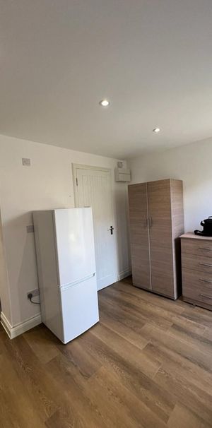 Studio Flat, Gainsborough Road, RM8 - Photo 1