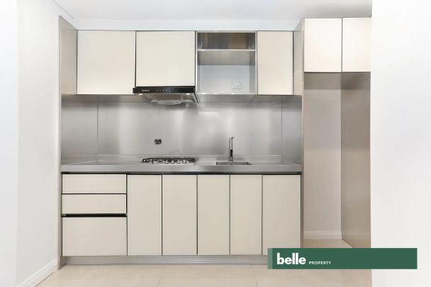 Self contained studio walk to both Strathfield and Homebush - Photo 1