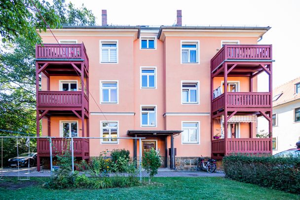 Sie lieben eine Wohnküche mit großem Süd-Balkon und ein Tageslichtbad mit Wanne? Hier gefunden. - Foto 1