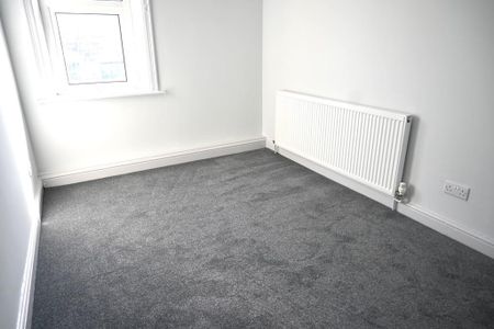 3 bedroom end of terrace house to rent - Photo 3