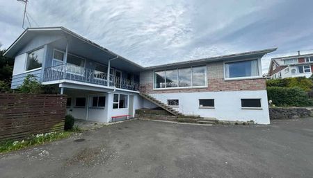 Spacious home in a premium location! - Photo 3