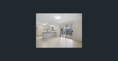 Comfortable Family Living in a Sought-After Springfield Lakes Location! - Photo 3