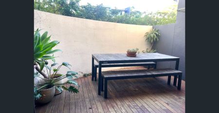 Fully furnished one bedroom plus study. Stays from 31 days. - Photo 5