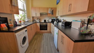 2 bedroom House in Hindle Place, Leeds - Photo 4