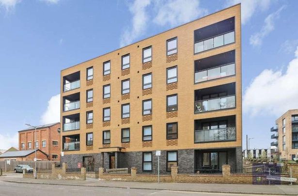 Victoria Crescent, Ashford, TN23 - Photo 1