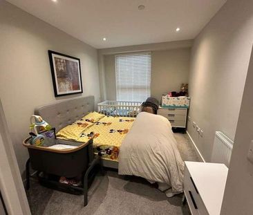 Slough, Berkshire, SL1 - Photo 2