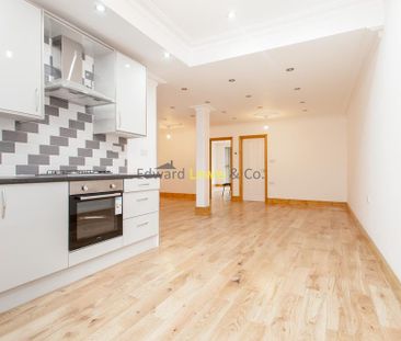 3 bedroom flat to rent - Photo 4