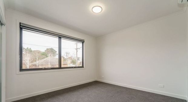 Modern Double-Storey Townhouse in Prime Burwood Location - Photo 1