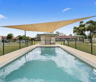 3 Bedroom unit in quiet complex with pool - Photo 5