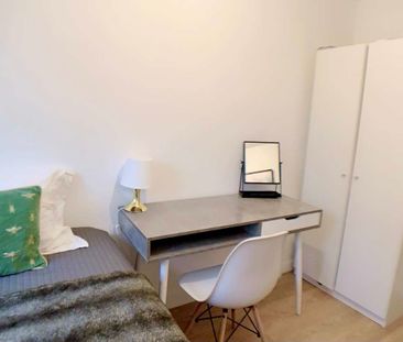 YOHO Canary Wharf Room 1 Room 2 Room 3 Room 4 - Photo 6