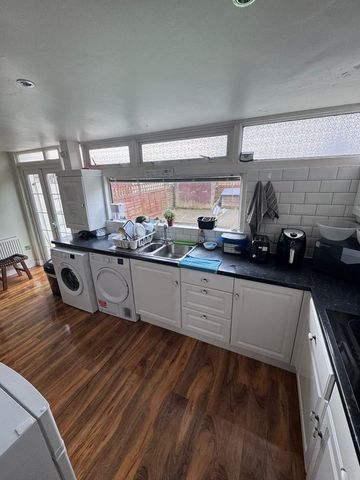 Room in a Shared House, Berne Road, CR7 - Photo 4