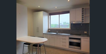 Neat & tidy apartment in a great locale - Photo 5