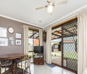 FAMILY HOME IN QUIET COURT - Photo 3