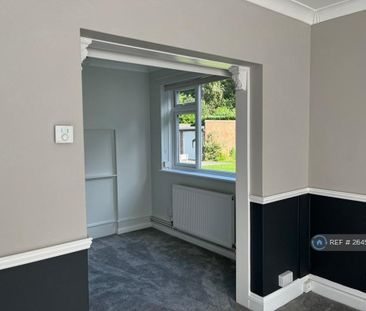 2 bedroom flat to rent - Photo 2