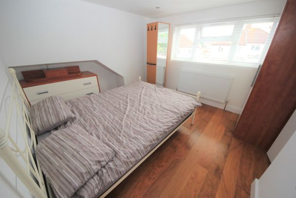 Wood Close, London, NW9 - Photo 1