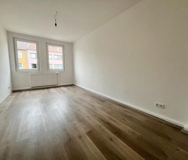 Schöne 2-Zimmer-Wohnung mit großer Küche! - Photo 1