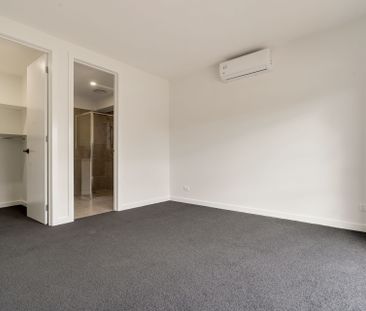 Brand new delight in the heart of Mickleham! - Photo 2