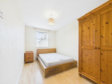 Flat 3, Belmont Church Mews,, 65 - Photo 2