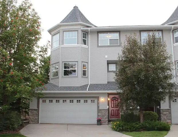 3 Bedroom Townhouse in Inglewood with 2 Car Garage | Calgary - Photo 1